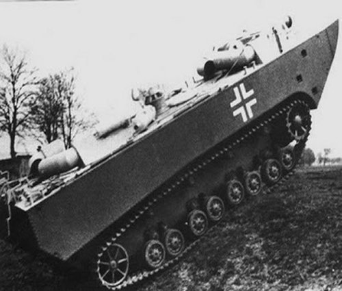 Panzerfhre Landwasserschlepper II (LWS II) picture 2