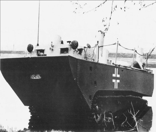 Panzerfhre Landwasserschlepper II (LWS II) picture 5