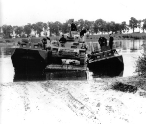 Panzerfhre Landwasserschlepper II (LWS II) picture 6